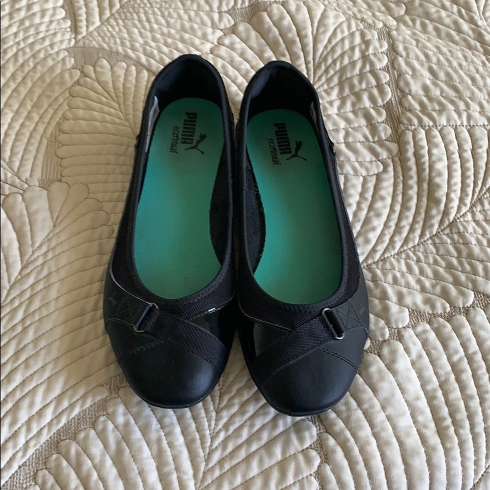 Puma Flats size 10